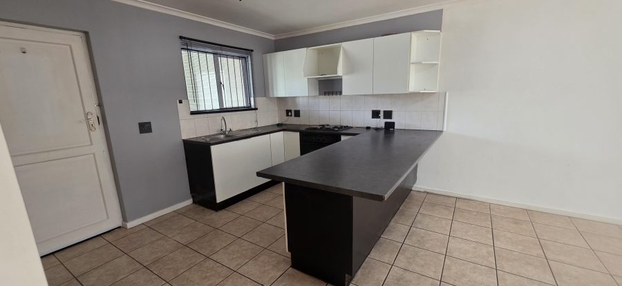 To Let 2 Bedroom Property for Rent in Royal Ascot Western Cape